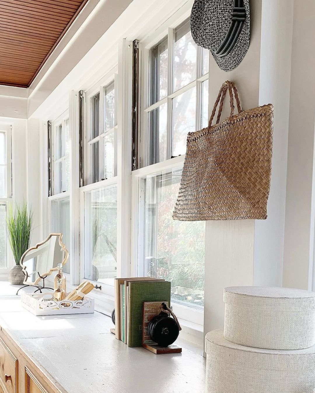 Professional home organization in St. Louis living room